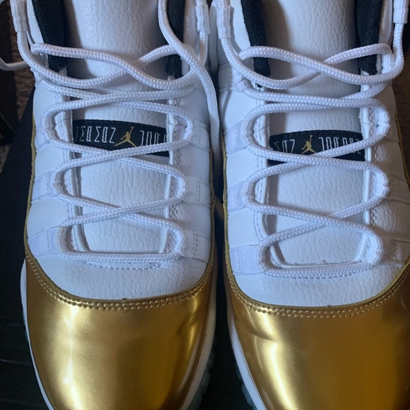 Air Jordan 11 - Picture 2 of 4
